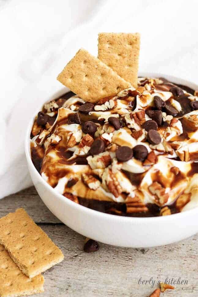 Turtle cheesecake dip