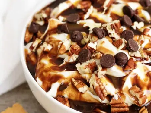This tempting turtle cheesecake has all the flavor of your favorite creamy dessert including cream cheese, chocolate, caramel, and pecans.