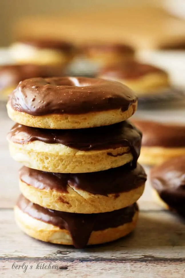 Treat yourself to our vanilla cake donuts with fudgy nutella glaze for a decadent, sweet treat. It's perfect for breakfast or dessert!