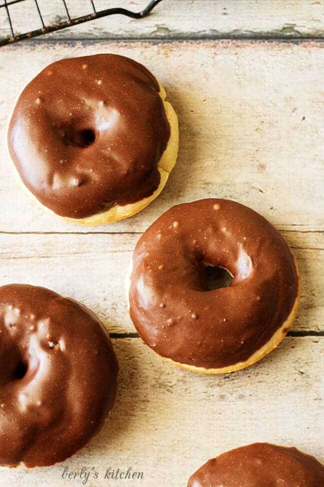 Treat yourself to our vanilla cake donuts with fudgy nutella glaze for a decadent, sweet treat. It's perfect for breakfast or dessert!