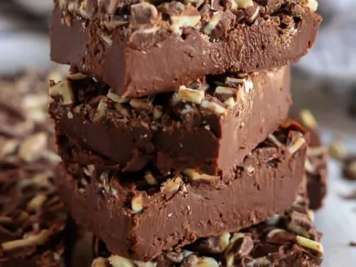 A large photo of the finished mint chocolate fudge, in a stack.