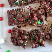 Aerial photo of the rocky road fudge cut into small squares for serving.