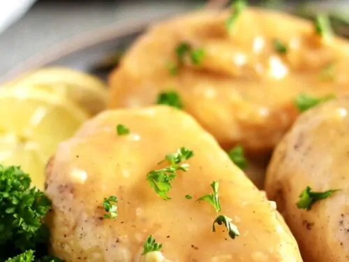 A duplicate photo showing the lemon chicken garnished with fresh parsley.