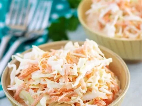 A large photo of the finished creamy coleslaw served in two bowls.