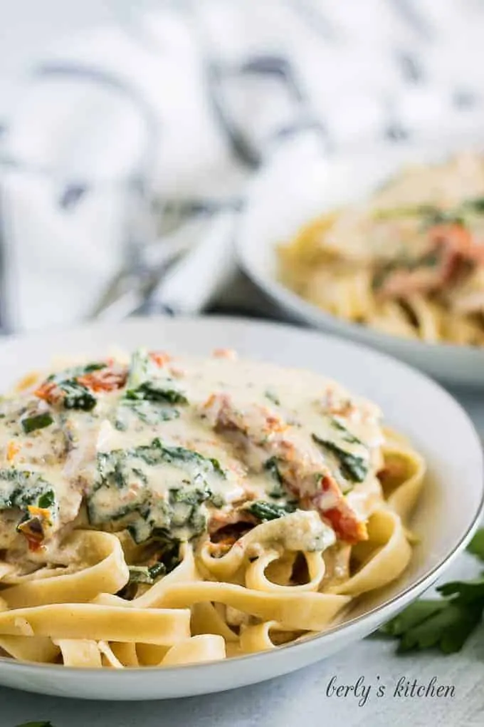 A close-up photo of the chicken pasta served on a plate.