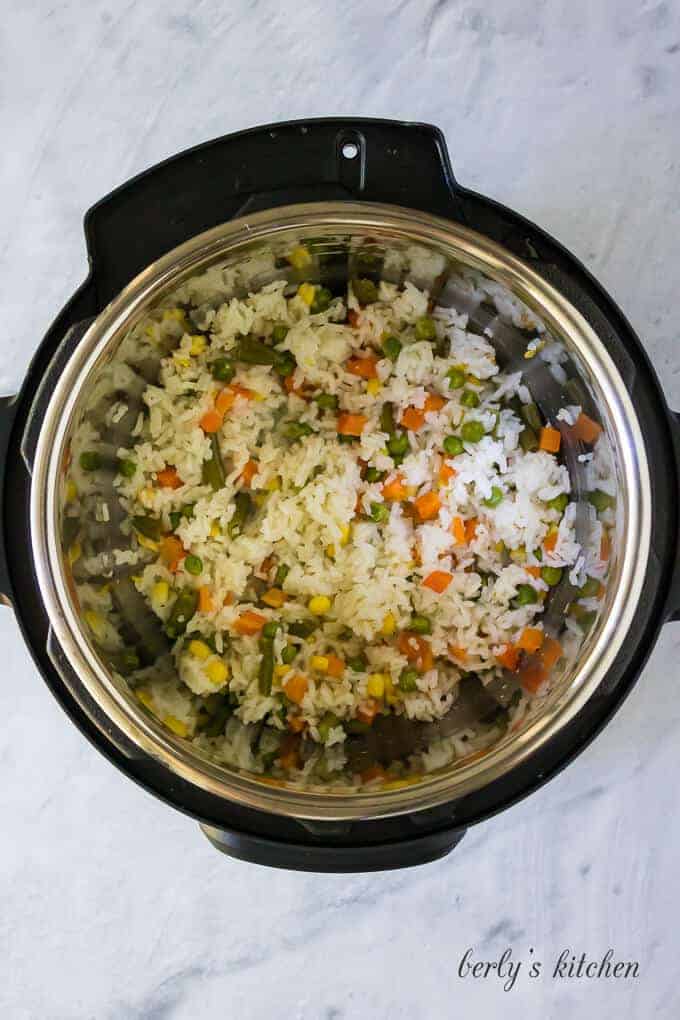 The lid has been removed showing the steam rice and veggies.