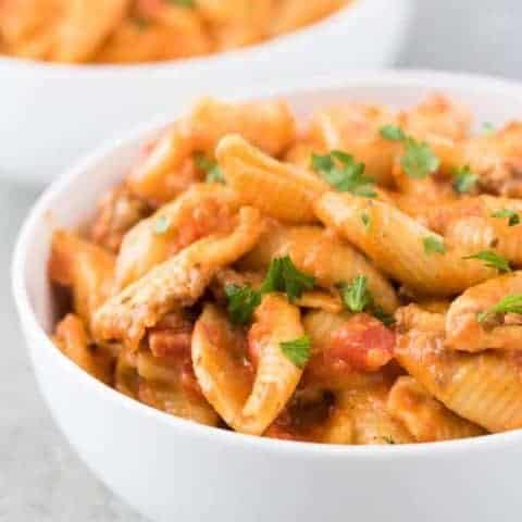 A close-up photo of the finished pasta topped with parsley.