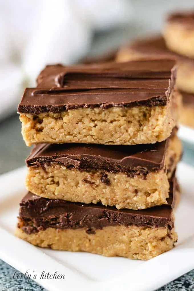 A close up showing the layers of chocolate and peanut butter filling.