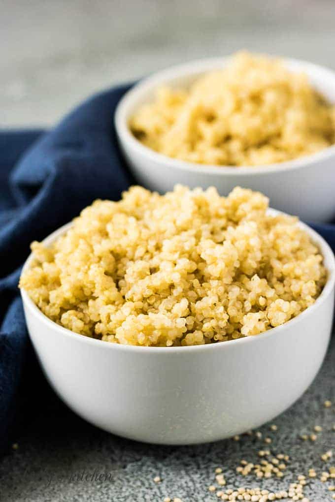 The two serving bowls filled with cooked quinoa.