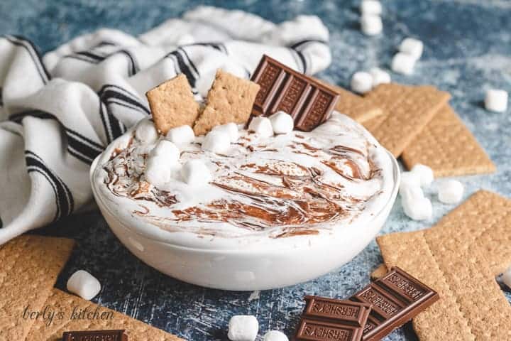 The simple smores dip garnished with marshmallows, chocolate, and graham crackers.