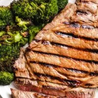 An aerial view of the sliced grilled steak.
