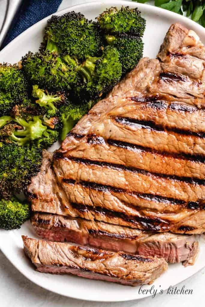 An aerial view of the sliced grilled steak.