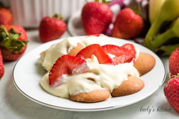 The finished strawberry banana pudding served on a plate.
