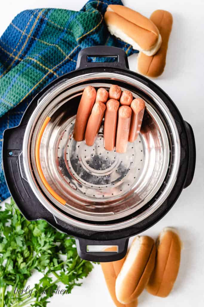 An aerial view of the sausages in the pressure cooker.