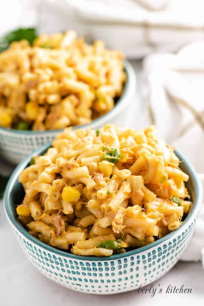 Tuna mac and cheese served in two bowls.