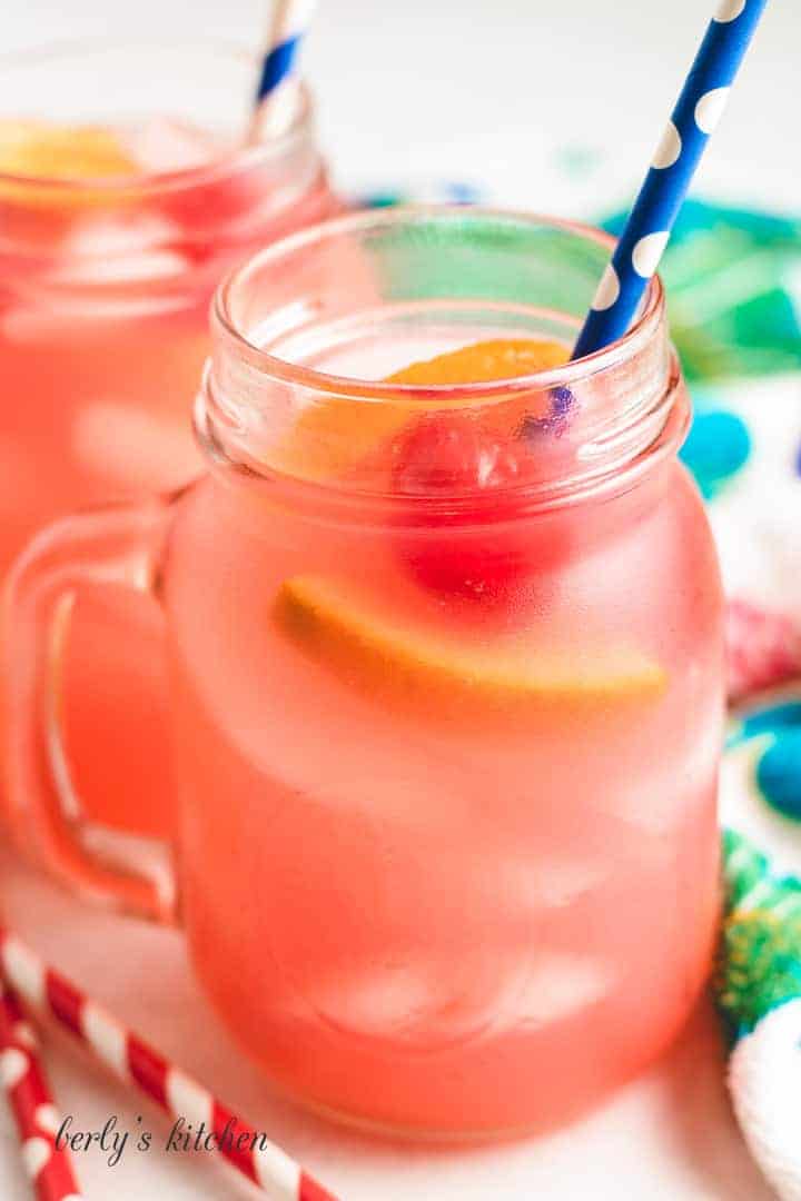 5 Incredible Drinks To Serve In Mason Jars