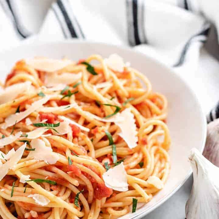 Easy Spaghetti Arrabiata An up-close view of the finished pasta.