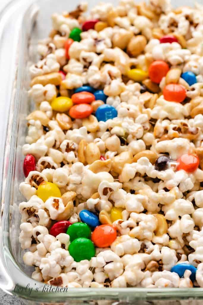 The snack bars cooling in a baking dish.