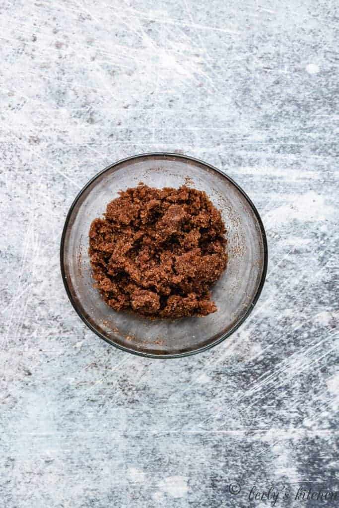 Ground cinnamon, butter, and sugar in a small bowl.