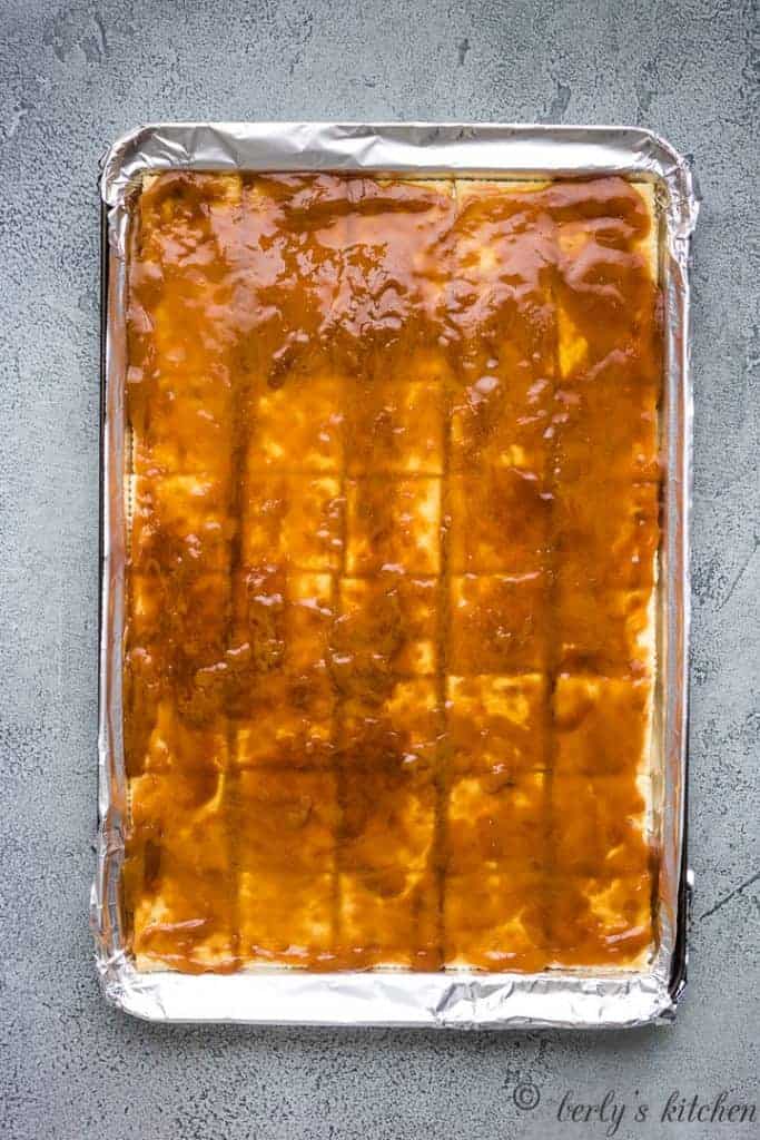 The toffee and crackers have baked in the oven.