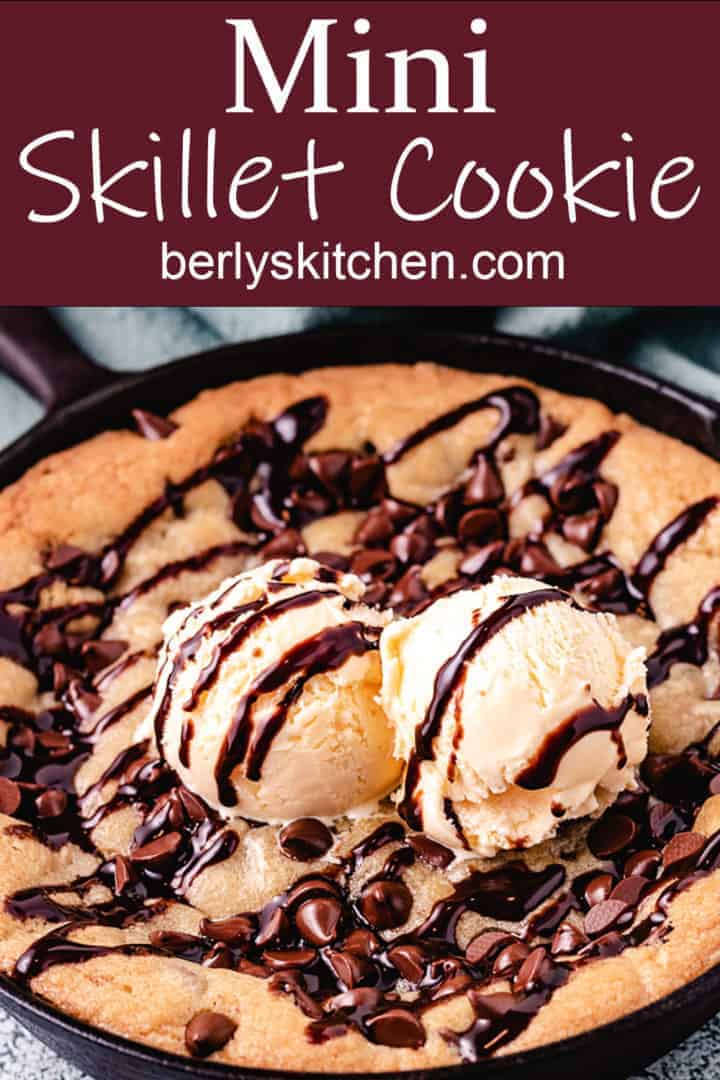 Ice cream and chocolate drizzle over a cookie.