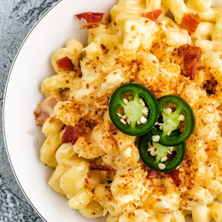 Top down view of bacon jalapeno macaroni and cheese.
