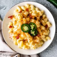 Top down view jalapeno bacon mac and cheese.