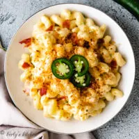 Top down view jalapeno bacon mac and cheese.