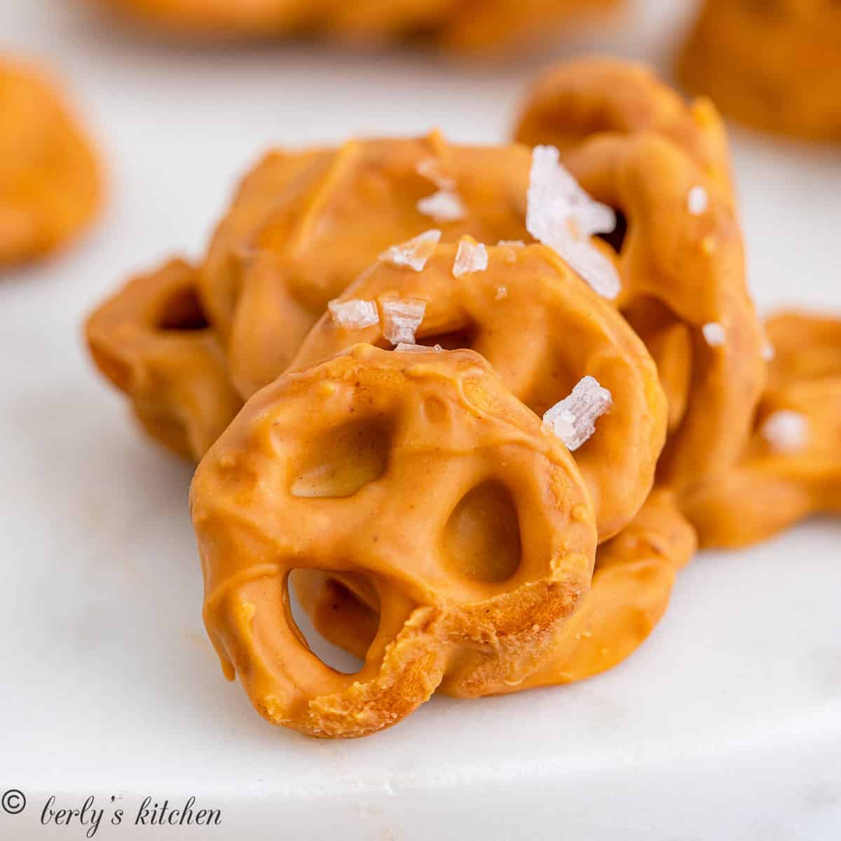 No-bake peanut butter pretzel cookies