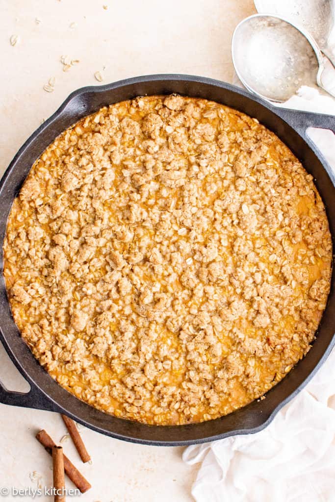 Top down view of cooked pumpkin crisp.