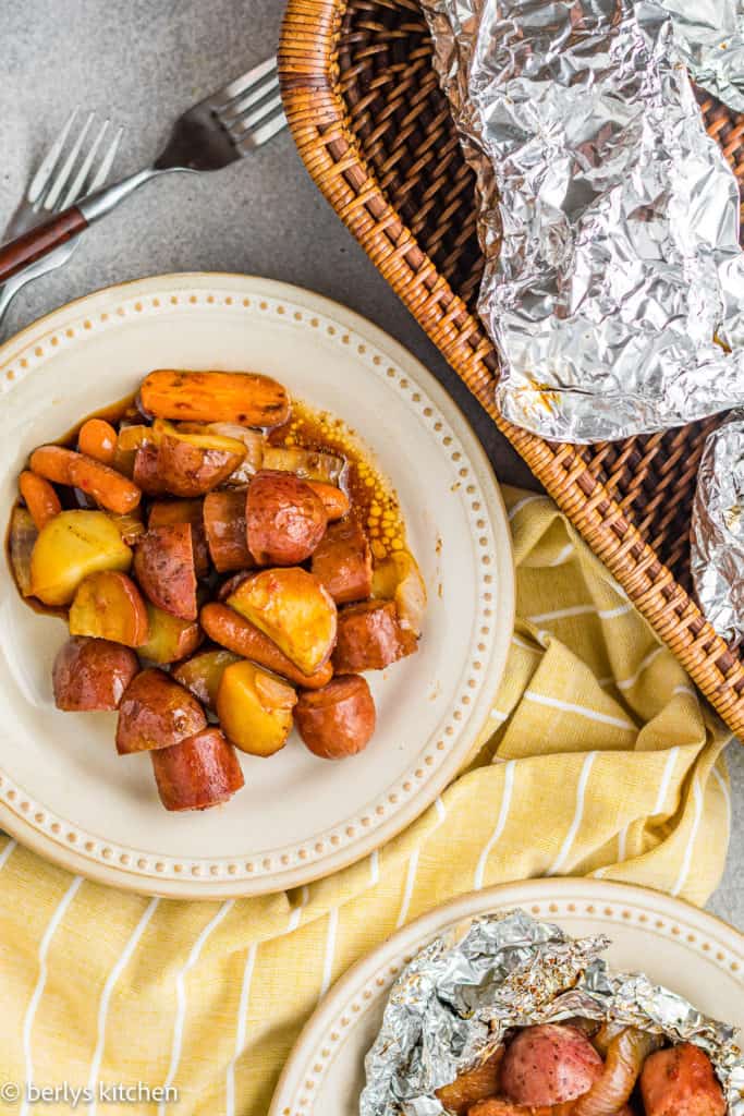 Top down view of cooked sausage and potatoes on a plate.