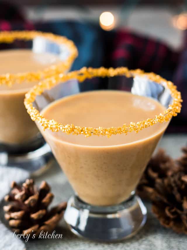 Gingerbread martini web story cover best holiday cocktails