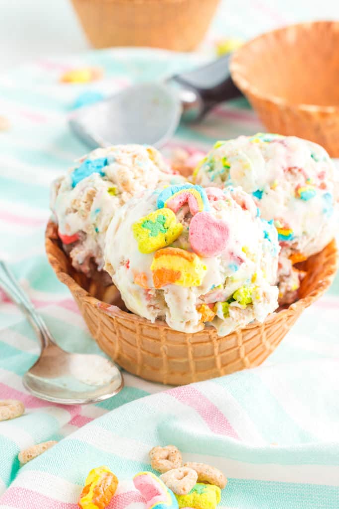 Ice cream with marshmallows in a bowl.