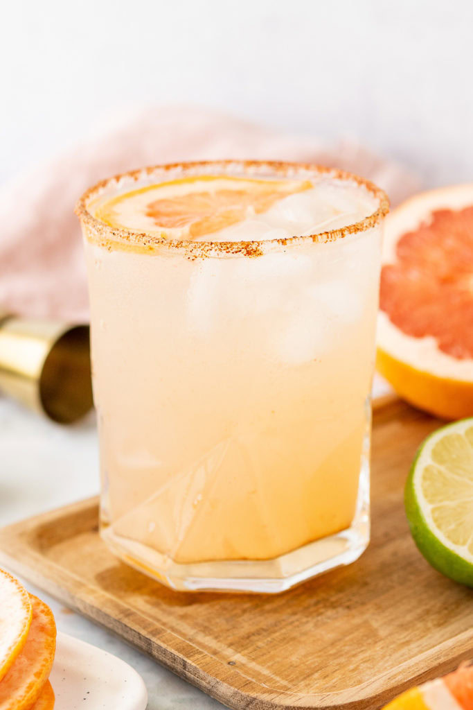 Side view of a mezcal margarita.