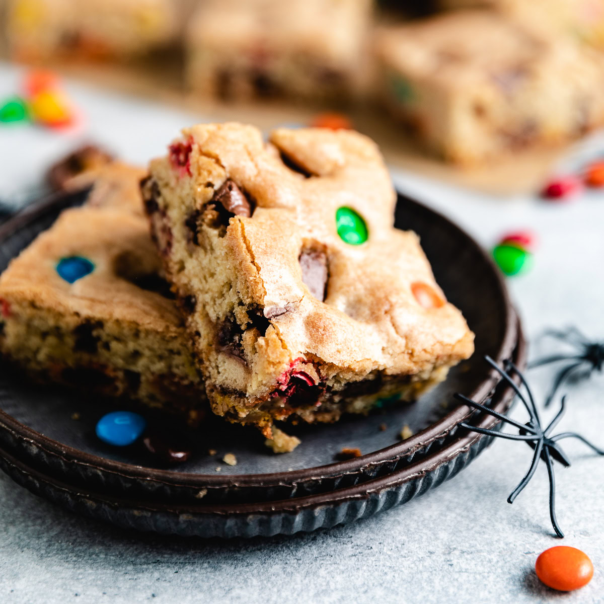 Halloween candy cookie bars