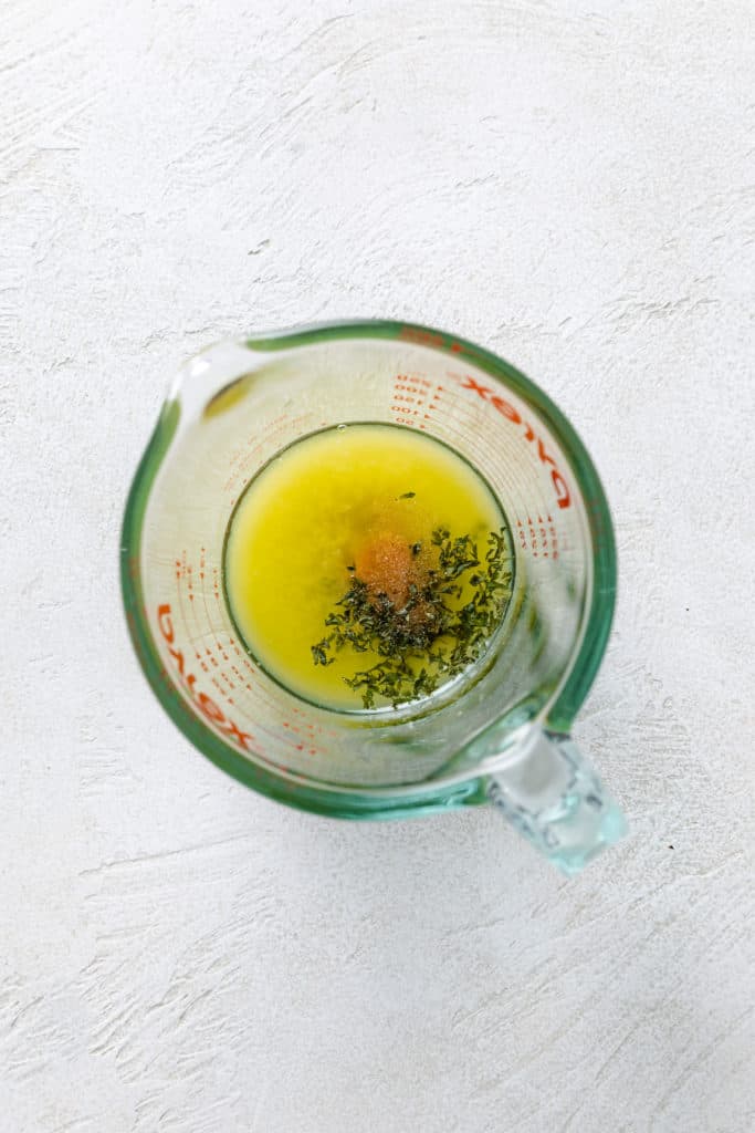 Melted butter, garlic powder and parsley in a measuring cup.