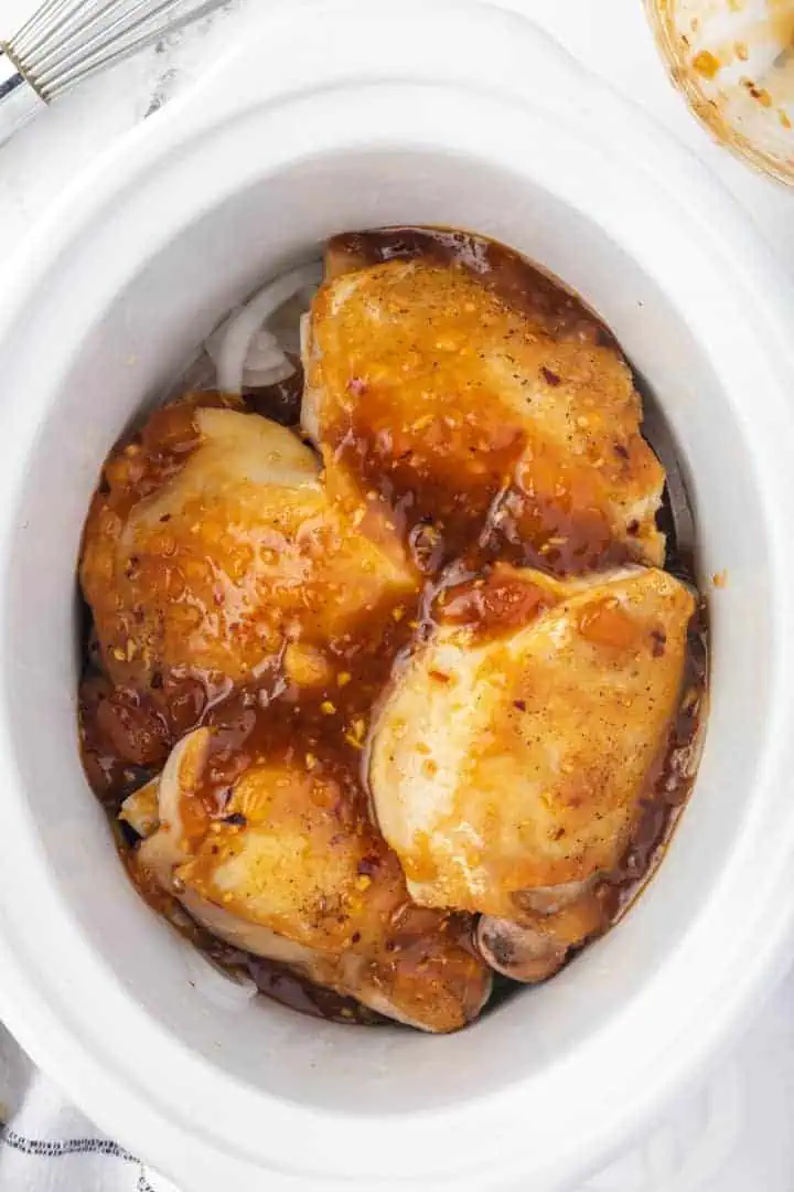 Chicken with onions topped with apricot sauce.