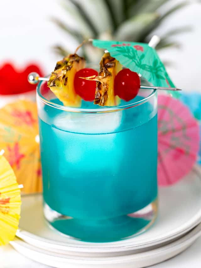 Electric smurf with ice and garnishes.