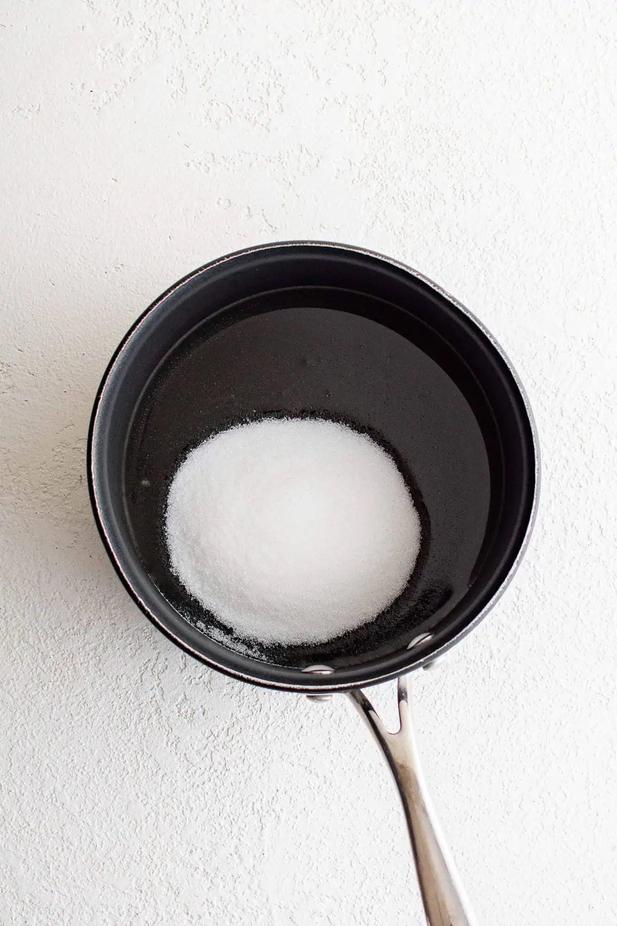Corn syrup, water, vanilla and sugar in a pan.