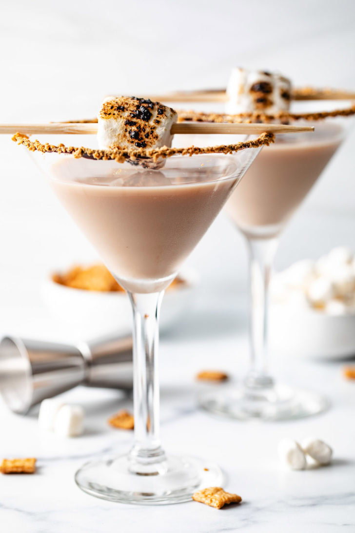 Side view of a s'mores drink.