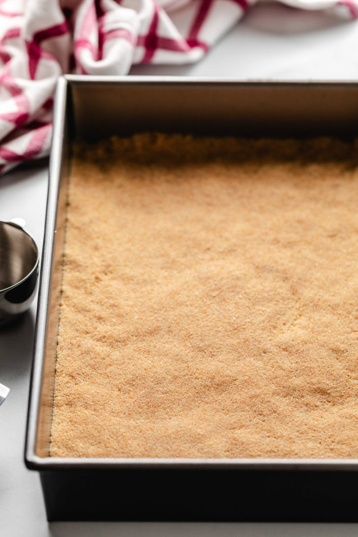 Pan filled with a cookie crust.