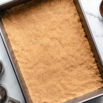 Vanilla wafer crust in a rectangular pan.