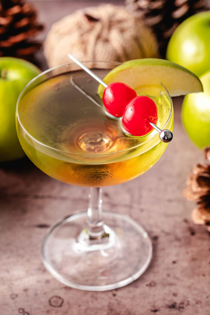 4&Ndash;Ingredient Sour Apple Martini Sour apple martini in a glass.