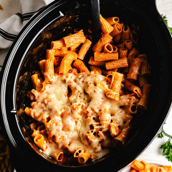 Cheesy chicken pasta in a slow cooker.
