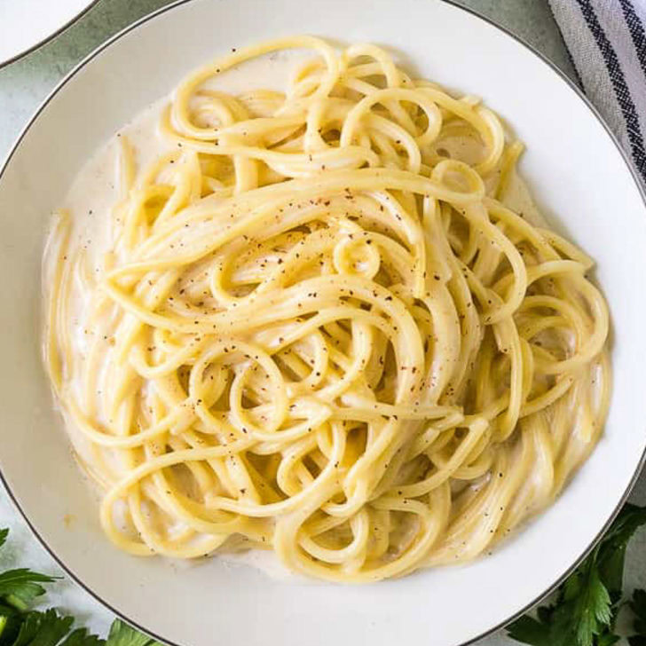Bechamel sauce with cream over noodles.