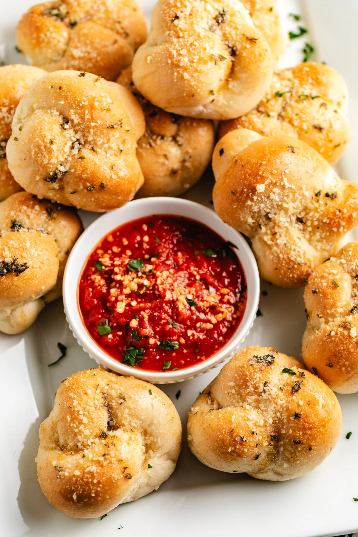 Garlic knots piled on serving platter.