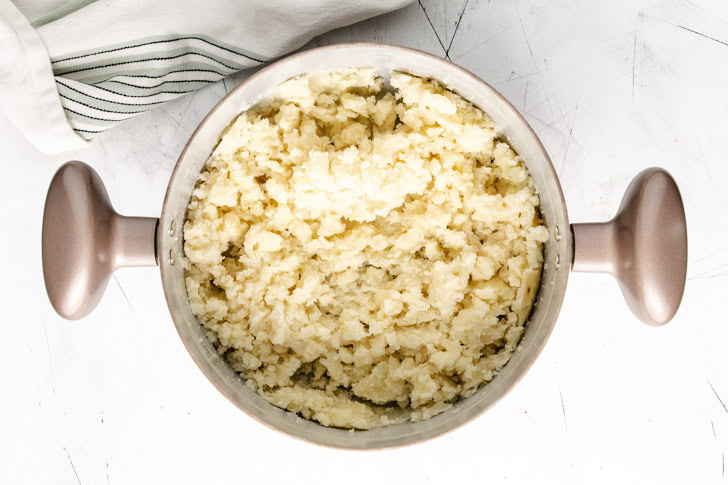 Mashed potatoes in a pan.