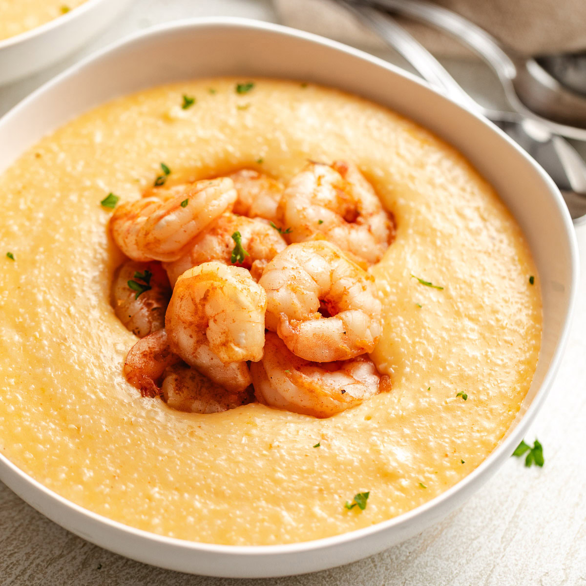 Cheesy Cajun Shrimp and Grits